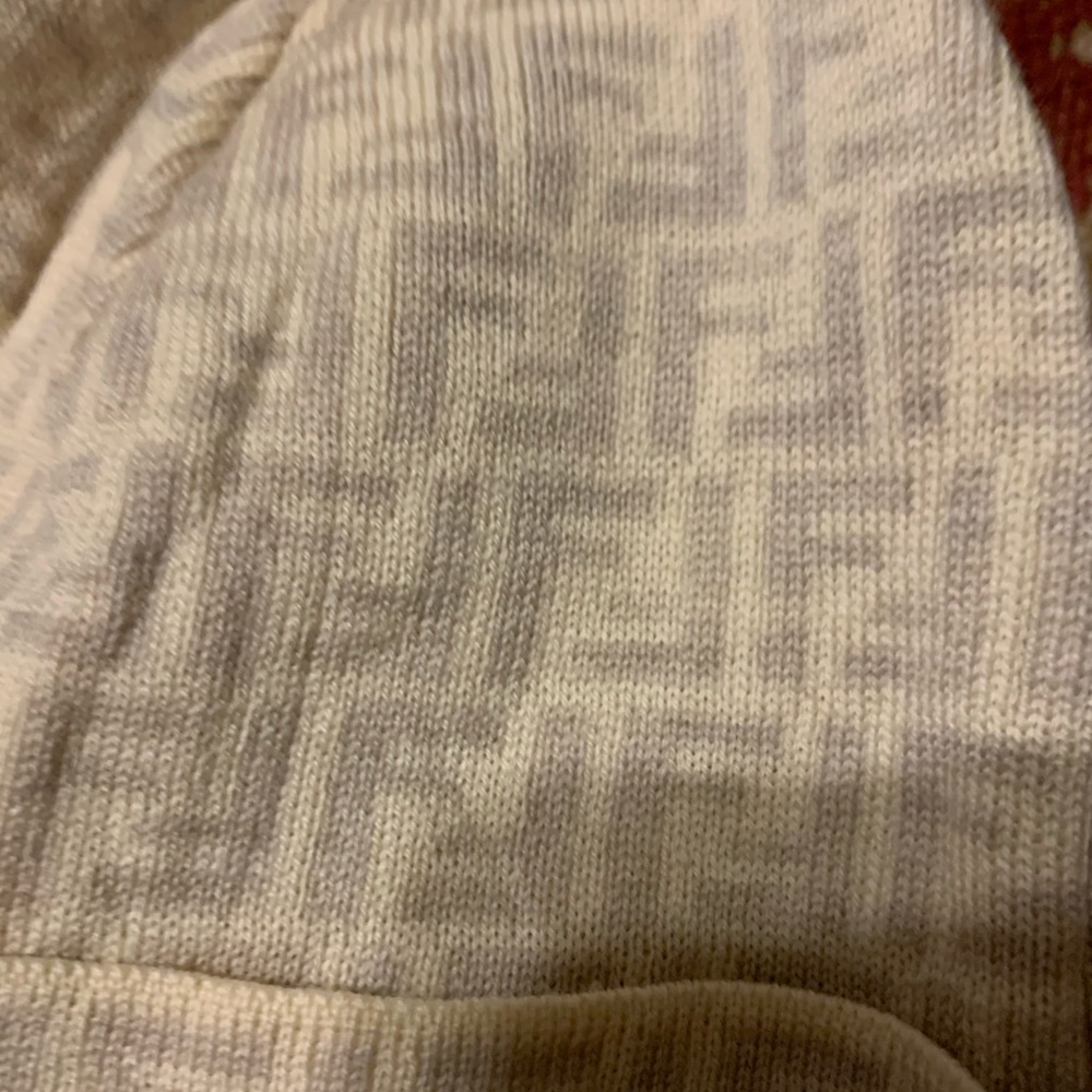 SOLD** FENDI Vintage  Knit Beanie Hat Ivory & light grey FF - Picture 12 of 15